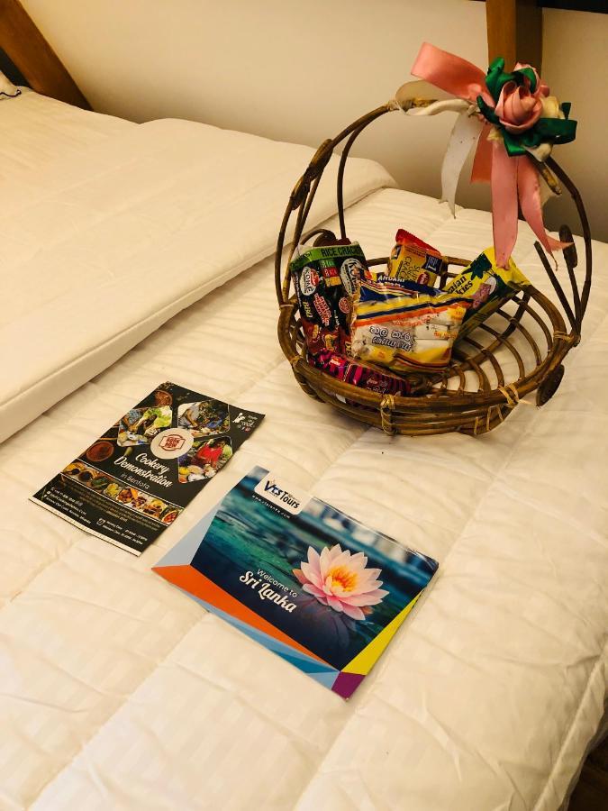 The We2 "Wildwood Elegance Escape" Bed & Breakfast Induruwa Eksteriør bilde