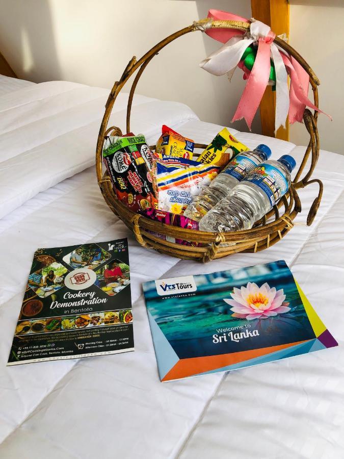The We2 "Wildwood Elegance Escape" Bed & Breakfast Induruwa Eksteriør bilde